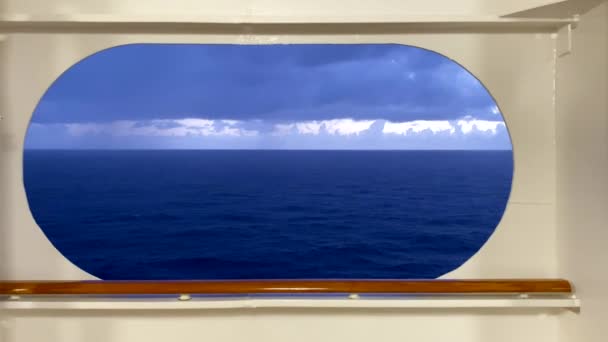 クルーズ船からの夕景 オープンデッキ 日没の時間 暗いかもしれない 船の移動 — ストック動画