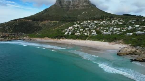 Turquoise Blue Ocean Llandudno Beach Waterfront Hotels Hillside Aerial — Stock Video