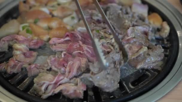 Rauwe Biefstuk Voor Barbecue Japanse Stijl Yakiniku Vlees Wordt Gekookt — Stockvideo