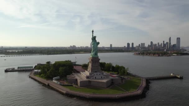 Pemandangan Udara Sekitar Patung Liberty New York Yang Cerah Amerika — Stok Video