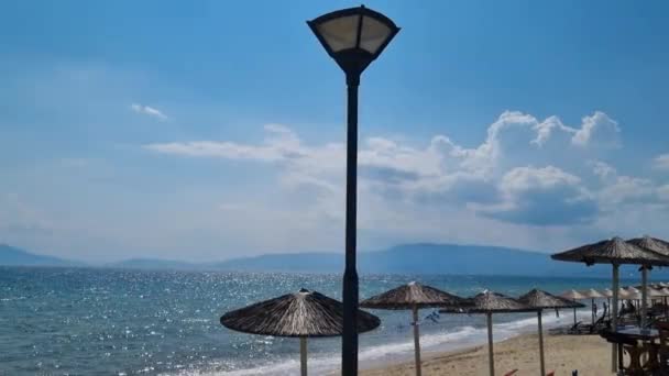 Summer Greece Reed Straw Beach Umbrella Sea Waves Straw Parasol — ストック動画