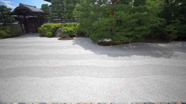 Zen Garden Kennin Temple Kyoto Japan Tracking Right Left — Stock Video