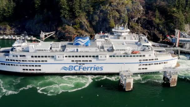 Luxurious Ferry Docking Seaside Maritime Passenger Terminal Ferries Horseshoe Bay — стоковое видео