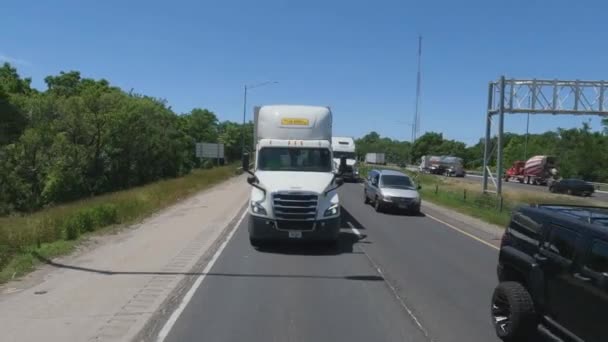 Dálniční Cestování Blízkosti Joliet Illinois Pohled Zepředu Pomalý Pohyb Kamionu — Stock video
