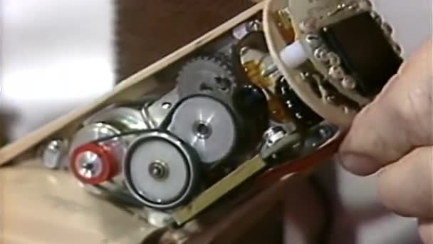 1983 Prosthetic Arm Gears Moving — Stockvideo