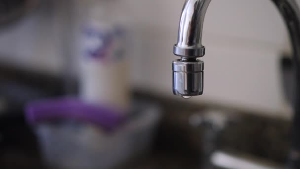 Leaking Faucet Kitchen Close Slow Motion — 图库视频影像