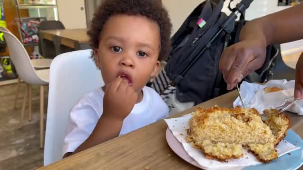 Adorable Exotic Two Year Old Child Eating Cake Cafeteria Mum — Vídeo de Stock
