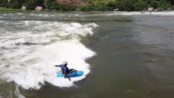 Kayaker Che Discendono Acque Rapide Del Fiume Nilo Jinja Uganda — Video Stock