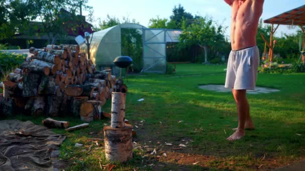 Half Naked Man Split Wood Log Using Axe Backyard Medium — Vídeo de Stock