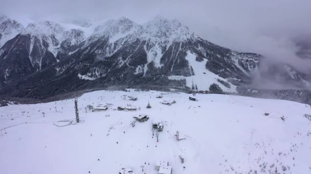 Вигляд Висоти Лижного Міста Вершині Гори Серед Сніжних Альпіністів Зима — стокове відео