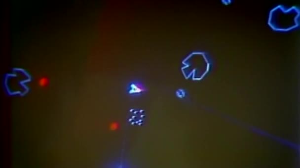 Close Asteroids Arcade Game Being Played — Stockvideo