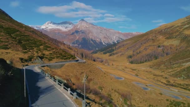 Повітряний Вид Через Мальовничі Альпійські Гори Серпентин Splgen Pass Road — стокове відео