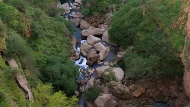 Overhead View Looking Ravine River Running Large Boulders Ronda — Vídeos de Stock