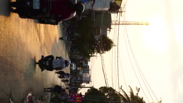 Vertical Фантієт Єтнамське Містечко Азії Скутером Їздить Навколо Золоті Години — стокове відео
