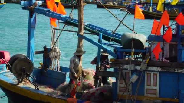 Vietnamese Fishermen Working Trawler Fishing Boat Docked Ocean Harbor — Stock Video