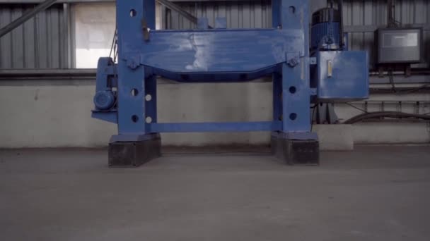 Industrial Equipment Hydraulic Power Press Machine Warehouse Dolvi Port Maharashtra — Video Stock