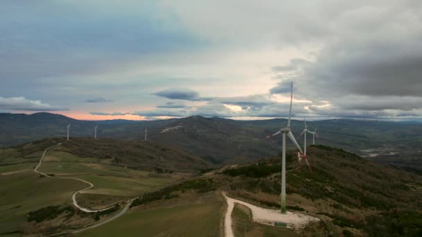 Video Wind Farm Multiple Windmills Filmed San Giovanni Lipioni Italy — Vídeo de Stock
