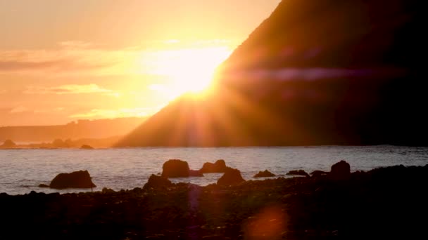 Beautiful Calm Golden Sunset Camera Lens Flare Glare Sun Dipping — Stockvideo