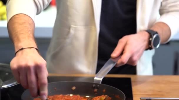 Modern Man Cooking Stirring Vegan Dish Pan Handheld Crop — Vídeo de stock