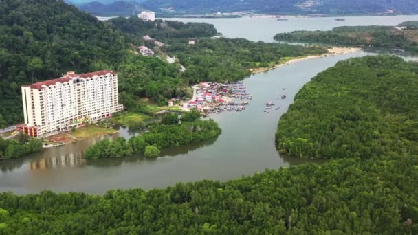 Drone Lansekap Udara Terbang Sekitar Tepi Sungai Dan Dindings Pantai — Stok Video