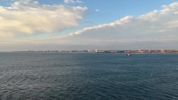 Вхід Порт Елізабет Морем Чекання Буксирних Човнів Круїзному Кораблі — стокове відео
