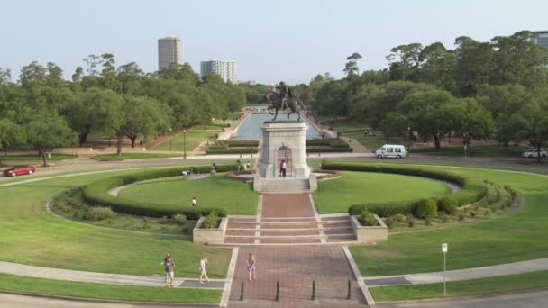 Όψη Του Αγάλματος Sam Houston Στο Πάρκο Hermann Στο Χιούστον — Αρχείο Βίντεο