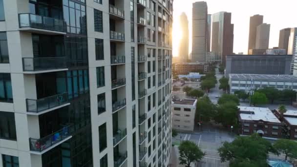 Highrise Apartment Building Balcony View Downtown Houston Texas Dramatic Sunset — Stockvideo