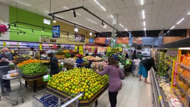 Images Otherwise Very Busy Fruit Vegetable Counter Only Few People — Αρχείο Βίντεο