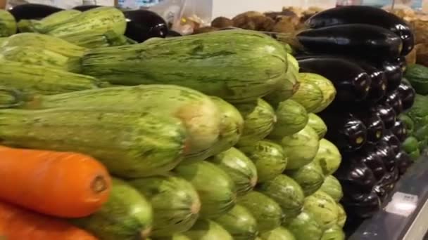 Overview Sliding Shot Fresh Vegetables Counter Large Supermarket Corona Pandemic — ストック動画