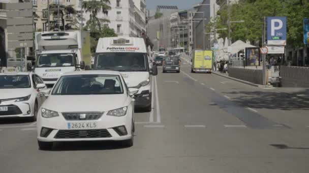 White Vehicles Driving Street Marid Slow Motion View — Video