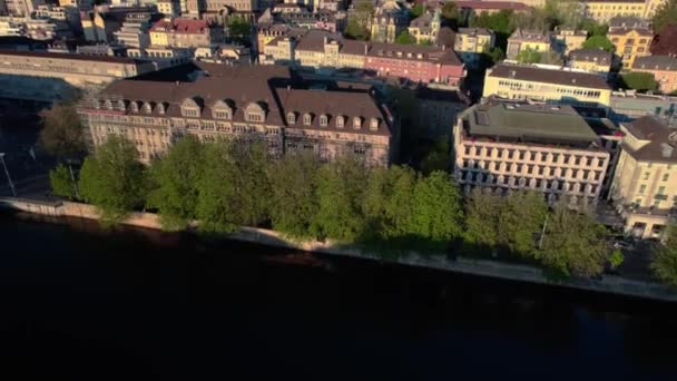 Szenische Drohnenaufnahme Der Zürcher Stadtgebäude Der Limmat Vorwärts Tag — Stockvideo