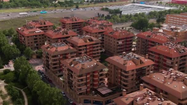 Taket Lägenhetsbyggnad Distrikt Spanien Antenn Omloppsbana Utsikt — Stockvideo