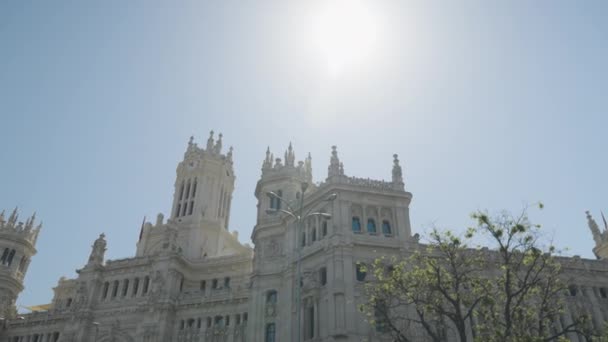 Majestic Palace Communication Madrid City Sunny Warm Day — стоковое видео