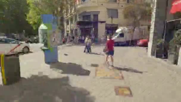 Hyperlapse Pov Του Περπατήματος Δρόμους Της Μαδρίτης Ζεστή Ηλιόλουστη Μέρα — Αρχείο Βίντεο