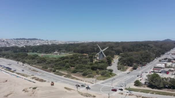 Tembakan Udara Turun Dari Golden Gate Park Dari Ocean Beach — Stok Video