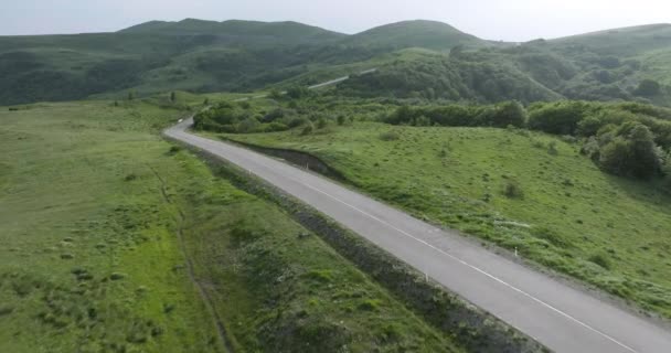 Vista Pájaro Camino Valle Durante Día Soleado Kojori Georgia — Vídeos de Stock