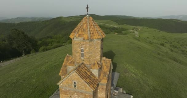 Iglesia San Jorge Hermoso Valle Didgori Durante Día Soleado — Vídeos de Stock