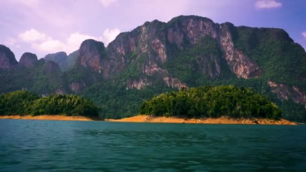 Ιστιοπλοΐα Παρελθόν Μικρά Νησιά Για Cheow Lan Λίμνη Θέα Ασβεστόλιθο — Αρχείο Βίντεο