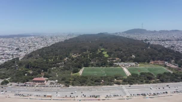 Super Wide Reverse Pullback Aerial Shot Golden Gate Park Pacific — Stockvideo
