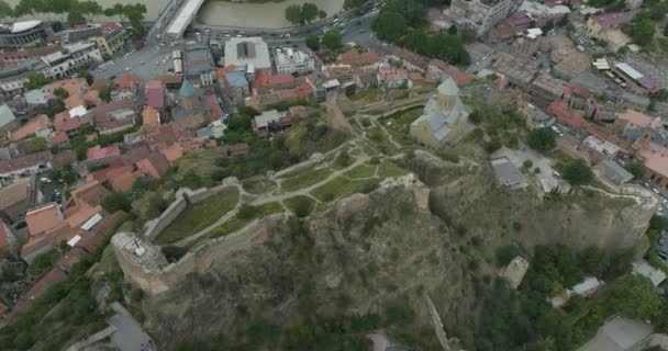 High Angle Drone Shot Narikala Fortress Old Tbilisi Neighborhood — ストック動画