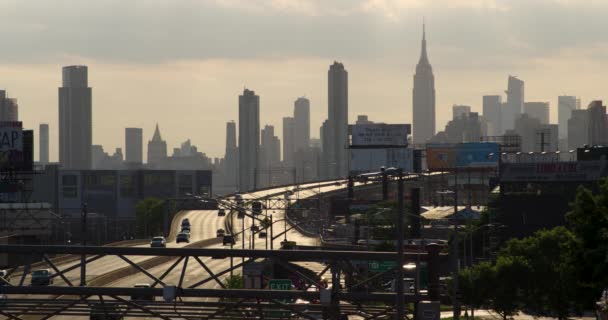 Manhattan New York City Skyline Silhouetted Late Afternoon Sun Highway — 图库视频影像