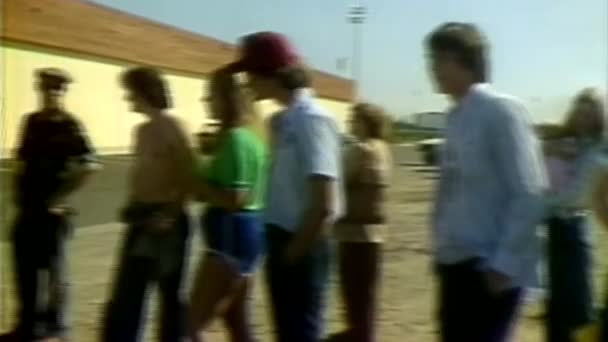 1982 Crowd Ligne Pour Les Billets Concert — Video