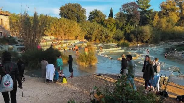 Crowds People Flock Thermal Pools Enjoy Relaxing Therapeutic Effects — Wideo stockowe