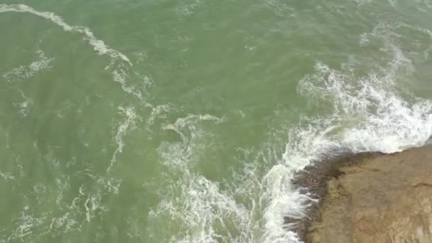 Awesome Shot Waves Hitting Rock Sea_3 — Stock Video