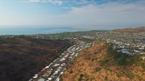Aerial View Palolo Valley Homes Overlooking Pacific Ocean — Vídeo de stock