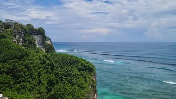 Uluwatu Bali Island Indonesia Cliff Indian Ocean Skyline — Stockvideo