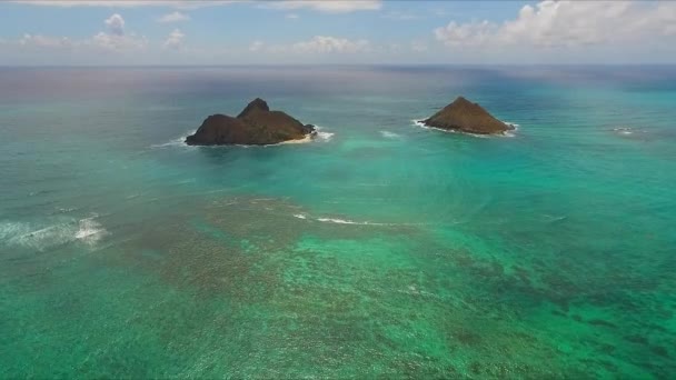 Aerial View Mokulua Islets Seabird Sanctuary Calm Sunny Day — Wideo stockowe