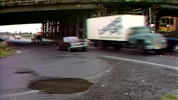 1981 Freeway Traffic Ramp — Vídeo de Stock