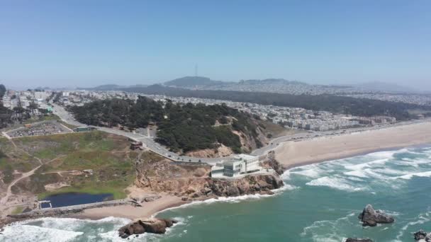 Descending Aerial Shot Cliff House Land End Lookout San Francisco — Stockvideo