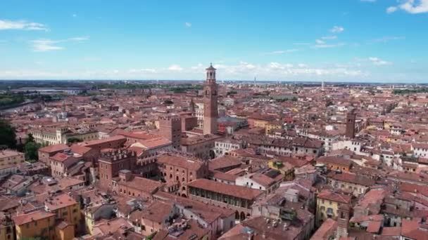 Vista Aérea Verona Italia Edificios Del Casco Antiguo Campanario Monumentos — Vídeos de Stock